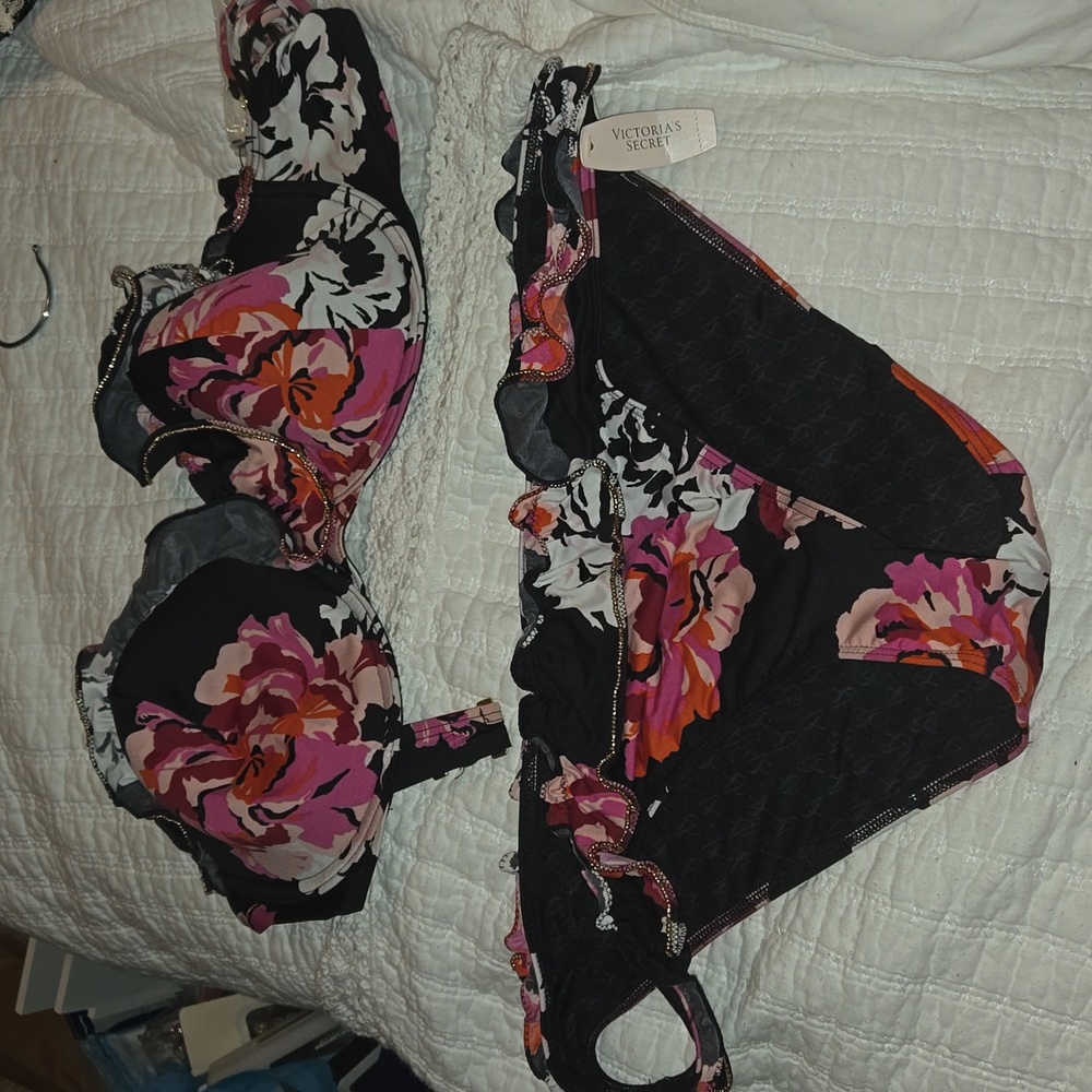 NWT VICTORIA SECRET BIKINI